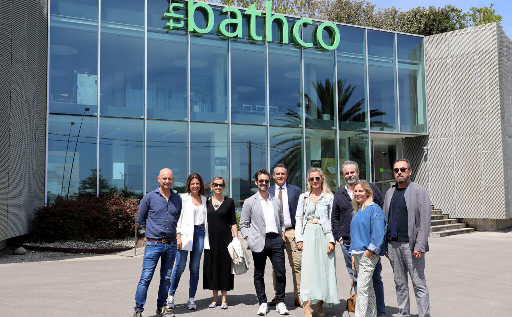Bathco & Hisbalit presentan sus materiales artesanos y creativos a interioristas de referencia del sector