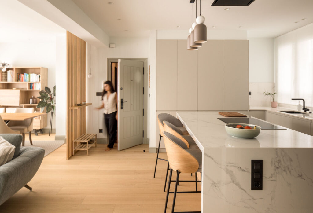 From a dark space to a luminous home in the center of Bilbao