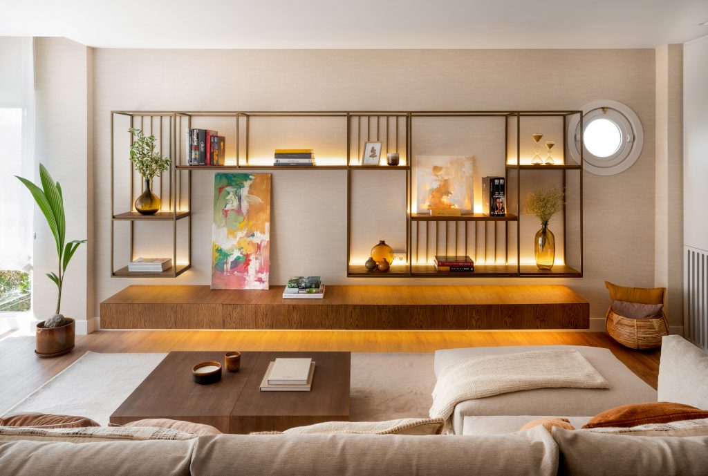 Wood and warm tones in a house renovation