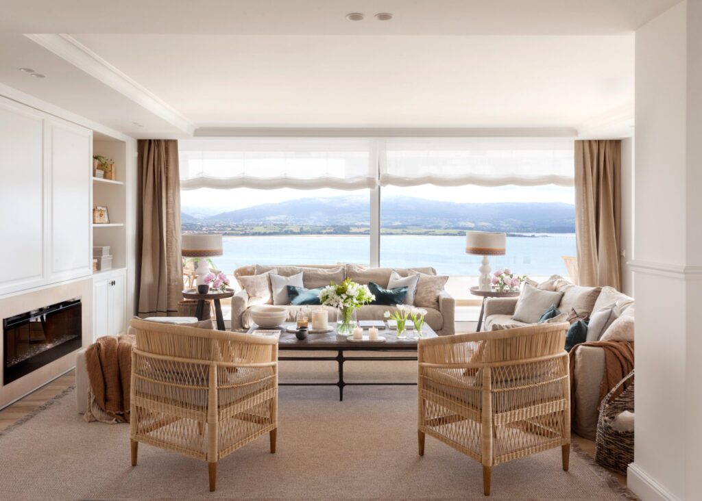 A house overlooking the sea that fills with light