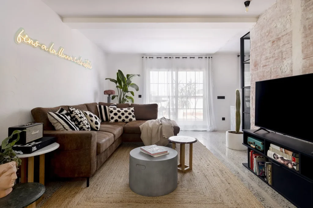 Reviving retro charm in a penthouse apartment