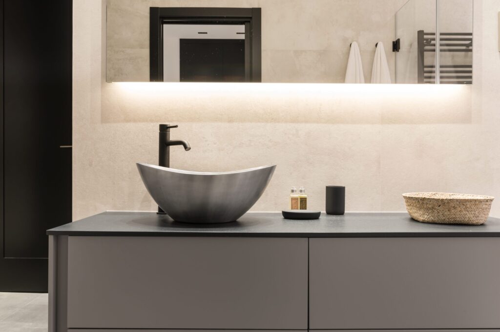 Gray Bathrooms: Exploring Timeless Elegance