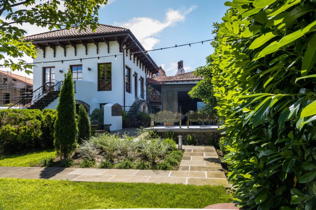 El Cenador de Amós: Architectural elegance and gastronomy